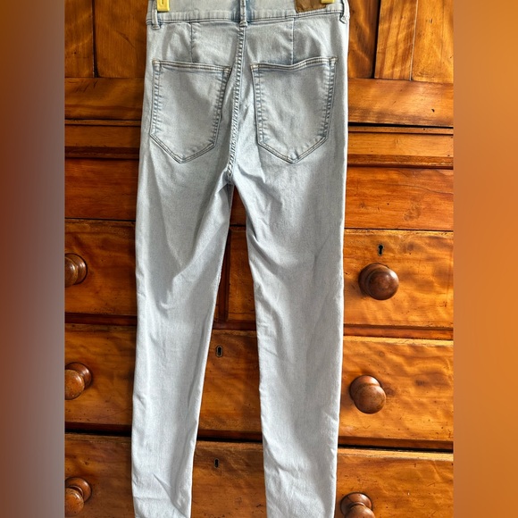 Pull & Bear high rise light wash jeggings size 4 - Picture 2 of 5